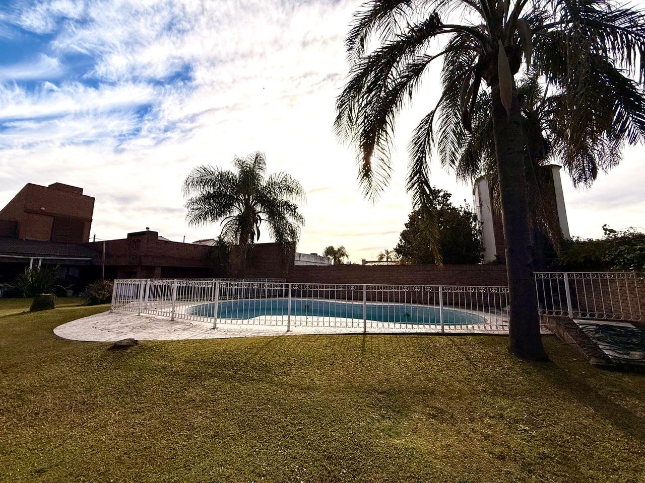 IMPORTANTE CASA CORPORATIVA EN ALQUILER | CERRO DE LAS ROSAS — foto 6 de 8