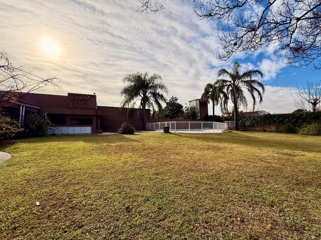 IMPORTANTE CASA CORPORATIVA EN ALQUILER | CERRO DE LAS ROSAS — foto 7 de 8