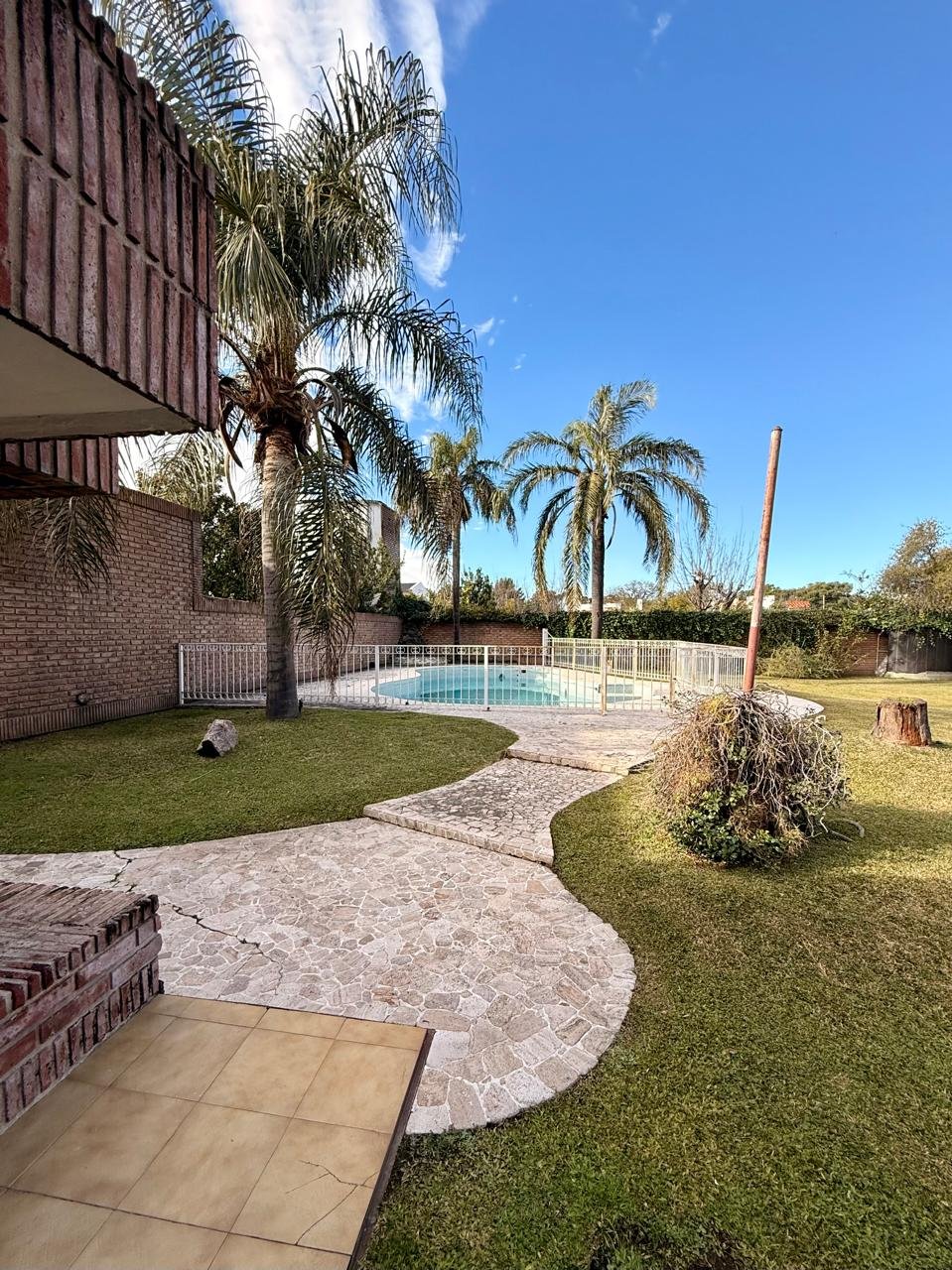 IMPORTANTE CASA CORPORATIVA EN ALQUILER | CERRO DE LAS ROSAS — foto 8 de 8